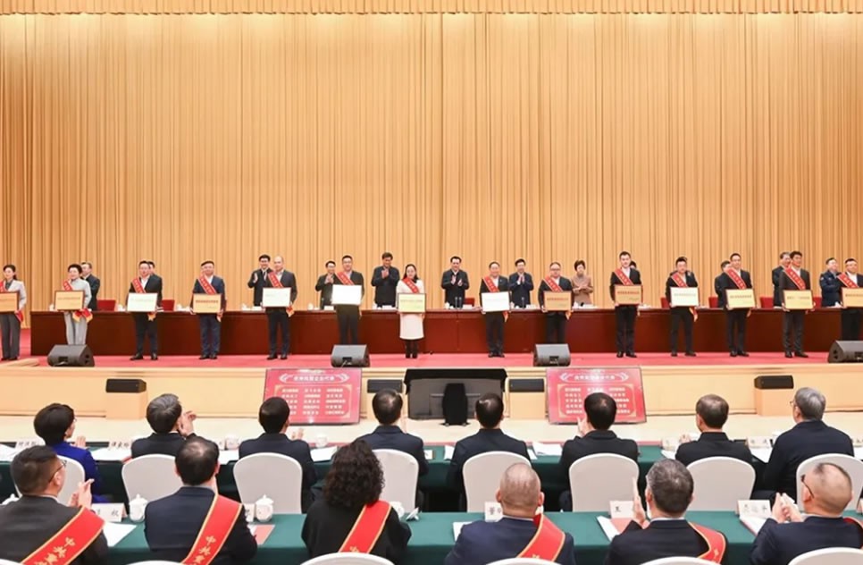 喜報 | 山外山榮獲“重慶市優(yōu)秀民營企業(yè)”稱號！